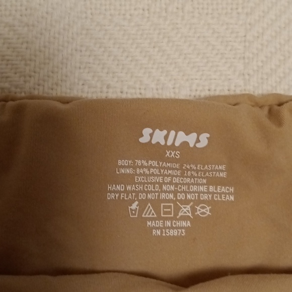 Skims Fits Everybody Bandeau Bra - Picture 14 of 16